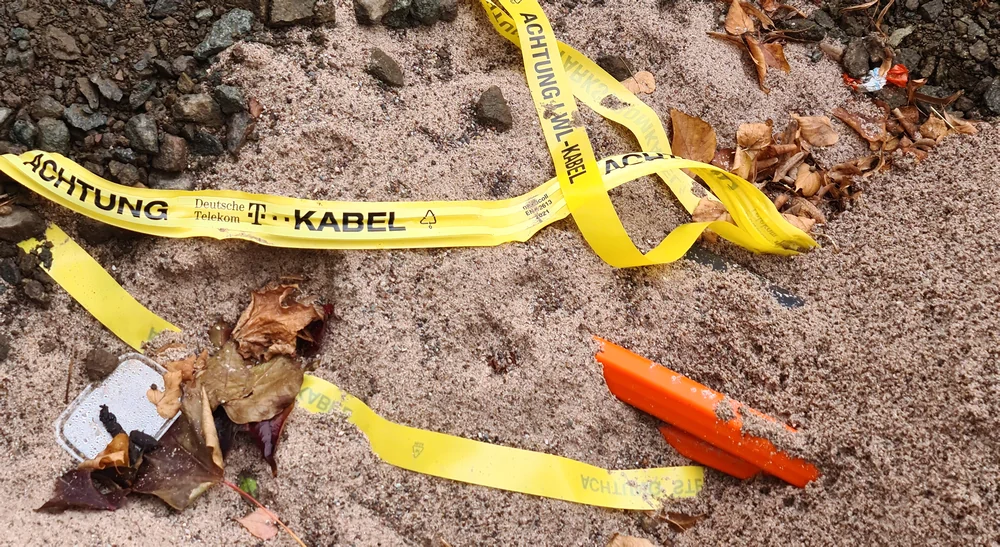 Telekom Glasfaserausbau - Kabel im Boden
